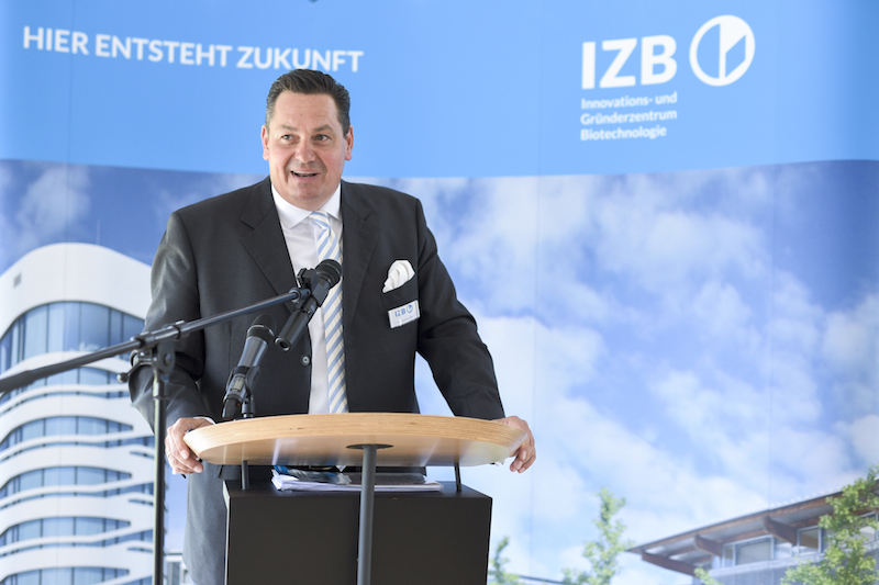 IZB CEO Zobel