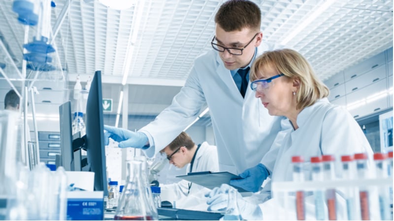 Clinical trials video - Andreas Wallnöfer - lab scene
