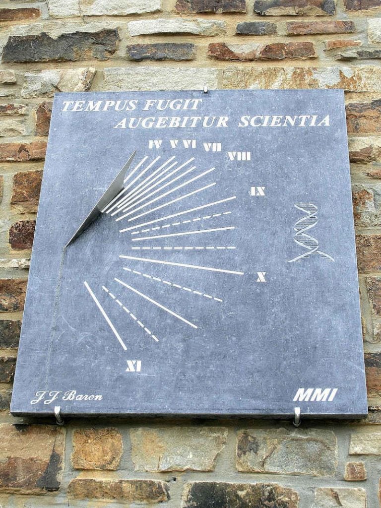 Redu sundial wikimediaCommons