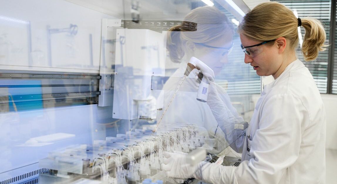 large molecule manufacturing: Lonza woman working in laboratory